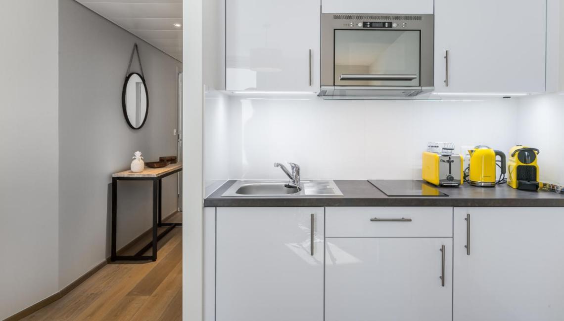 Noirettes 20 - Self Check In By Homenhancement *