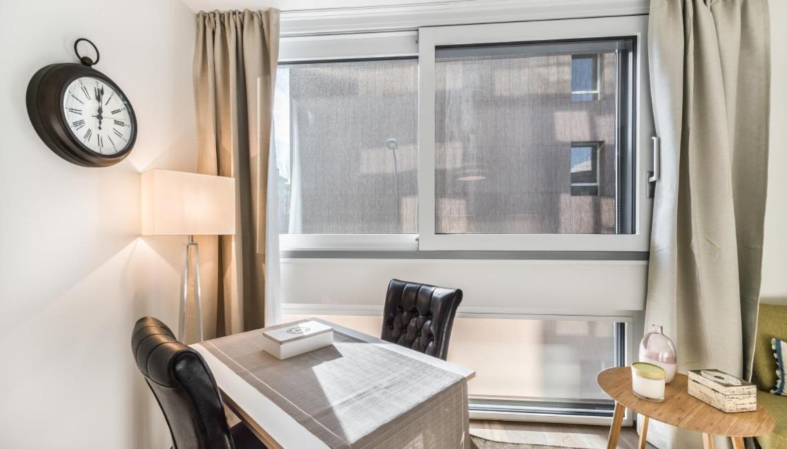 Noirettes 20 - Self Check In By Homenhancement *